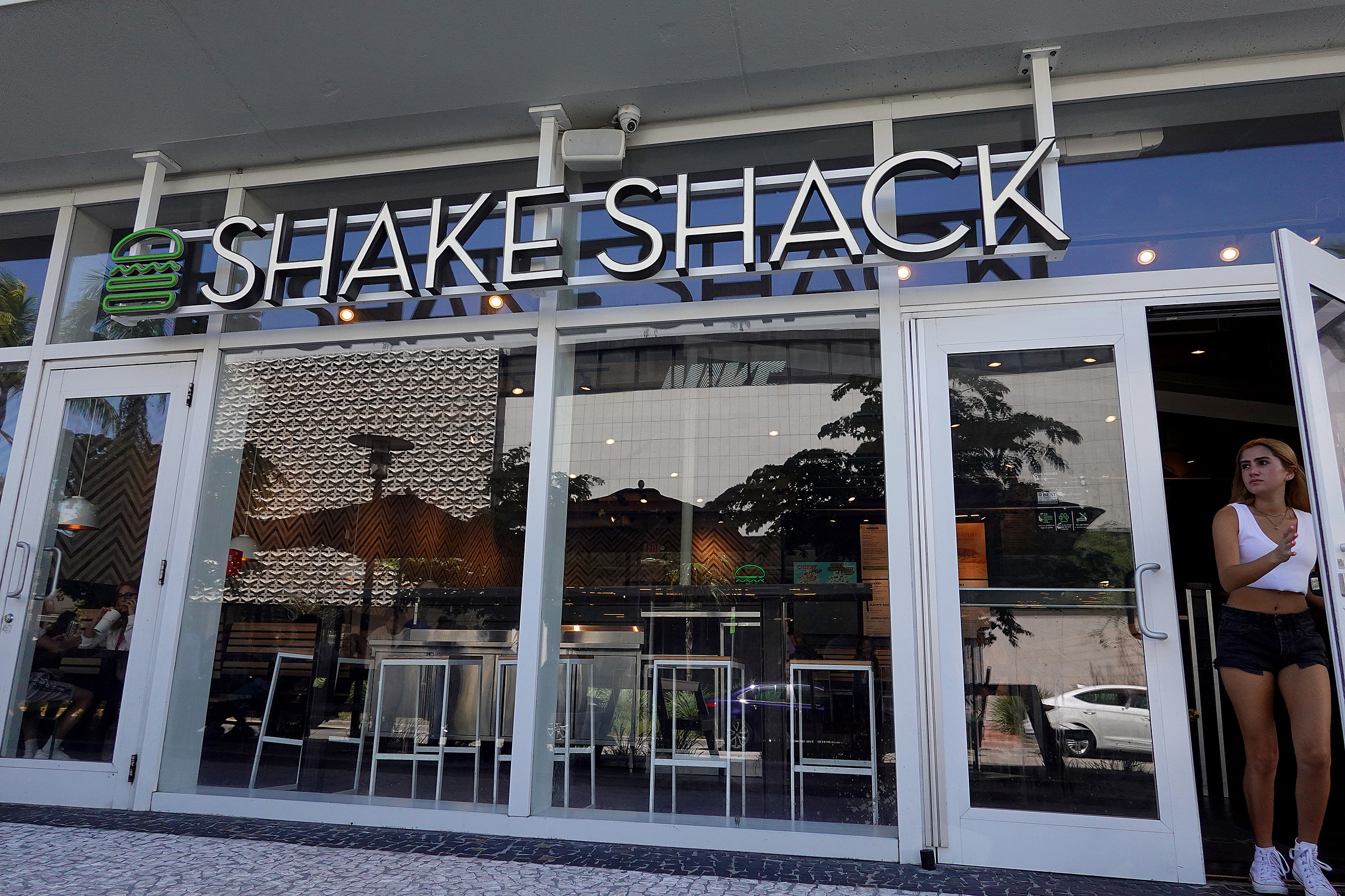 Shake Shack Opens Second Location in Jersey City - Hoboken Girl