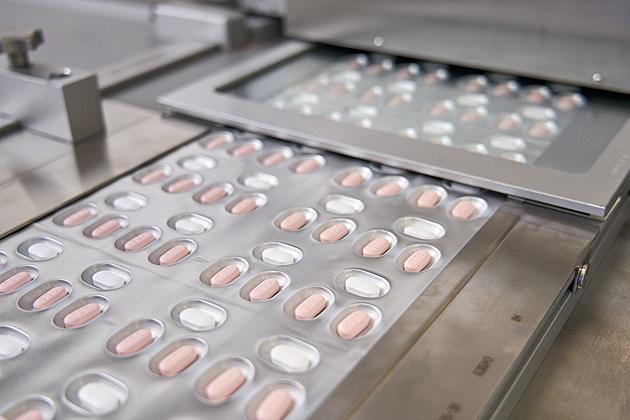 FDA okays Pfizer antiviral pill as first at-home COVID treatment