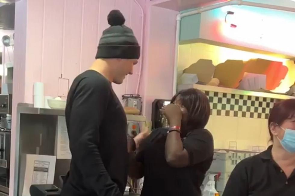 Jets QB Zach Wilson surprises Livingston, NJ waitress with a gift