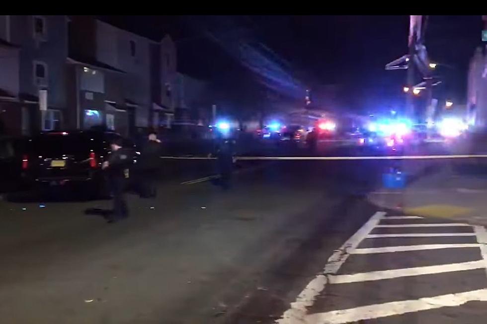 Newark, NJ cop gets shot in leg after stopping to question man