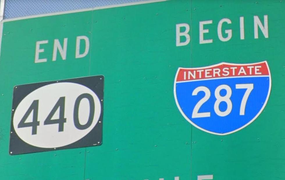 Misaligned sign that could be dangerous on 440/287 in Woodbridge, NJ