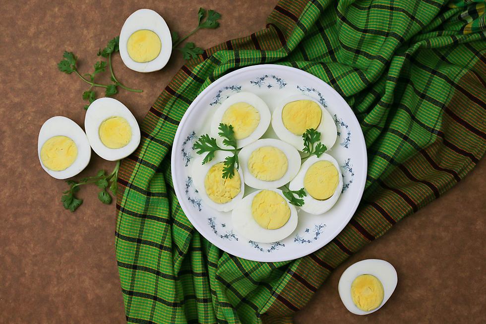 Easy hack to peeling eggs so you can eat more of them