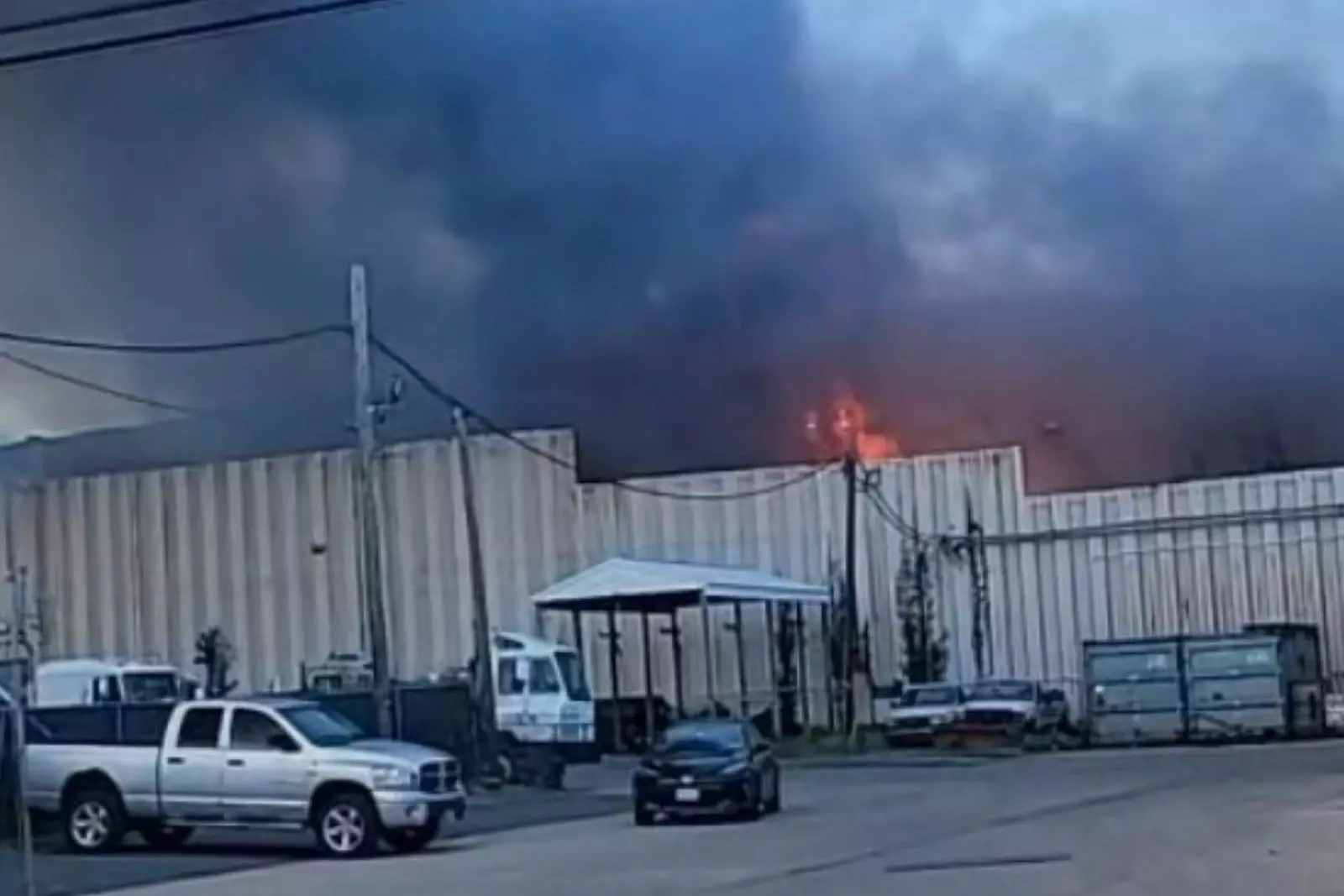 Thick smoke from fires at Elizabeth, NJ waste facilities