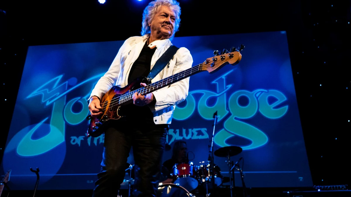 Kytarista Moody Blues John Lodge udržuje jejich hudbu živou v Ocean C