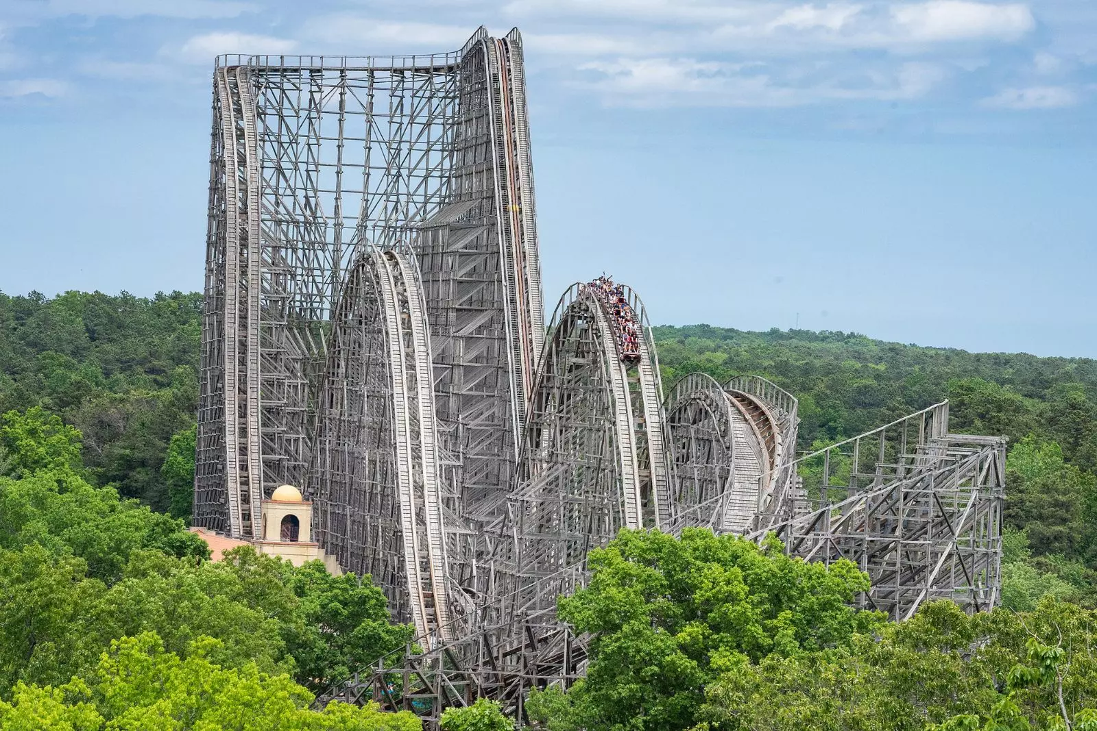 NJ shuts roller coaster at Six Flags after 19 injured during ride