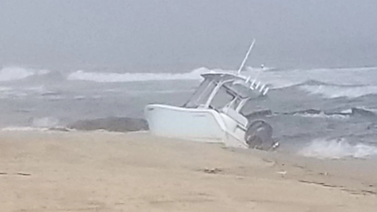 غرق قارب صغير قبالة شاطئ ماناسكوان في الضباب الأسبوع الماضي