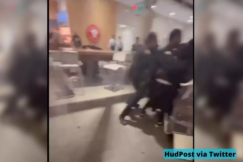 Jersey City mall teen police fight (HudPost via Twitter)