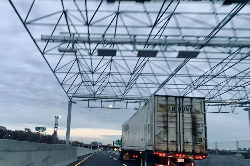 NJ Turnpike toll gantry at Exit 18W