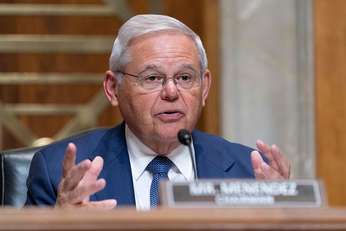 Menendez investigated over expensive gifts, meat contract