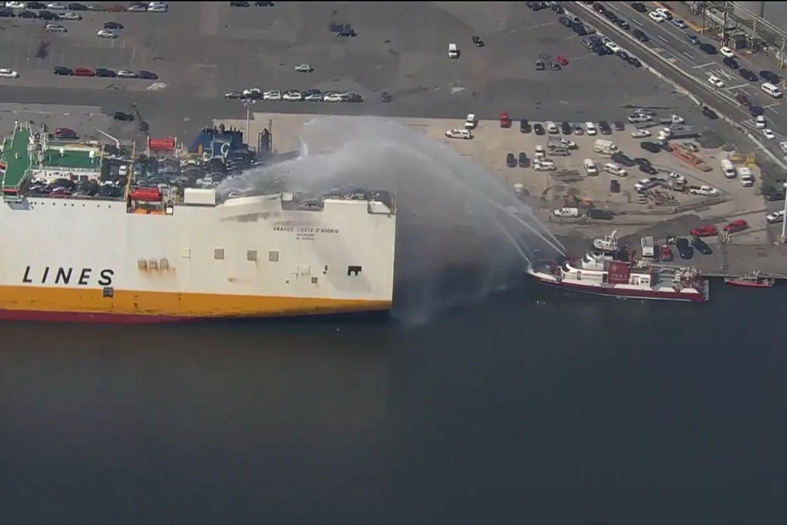 2 Die After Ship Catches Fire at Port Newark in New Jersey - The New York  Times