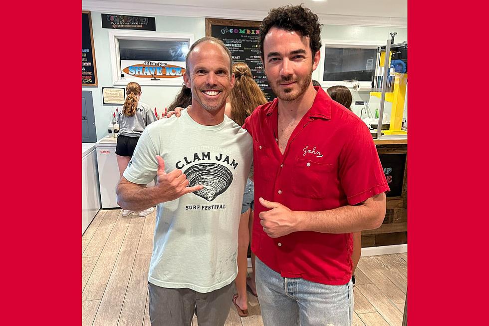 Kevin Jonas spotted vacationing in NJ before world tour