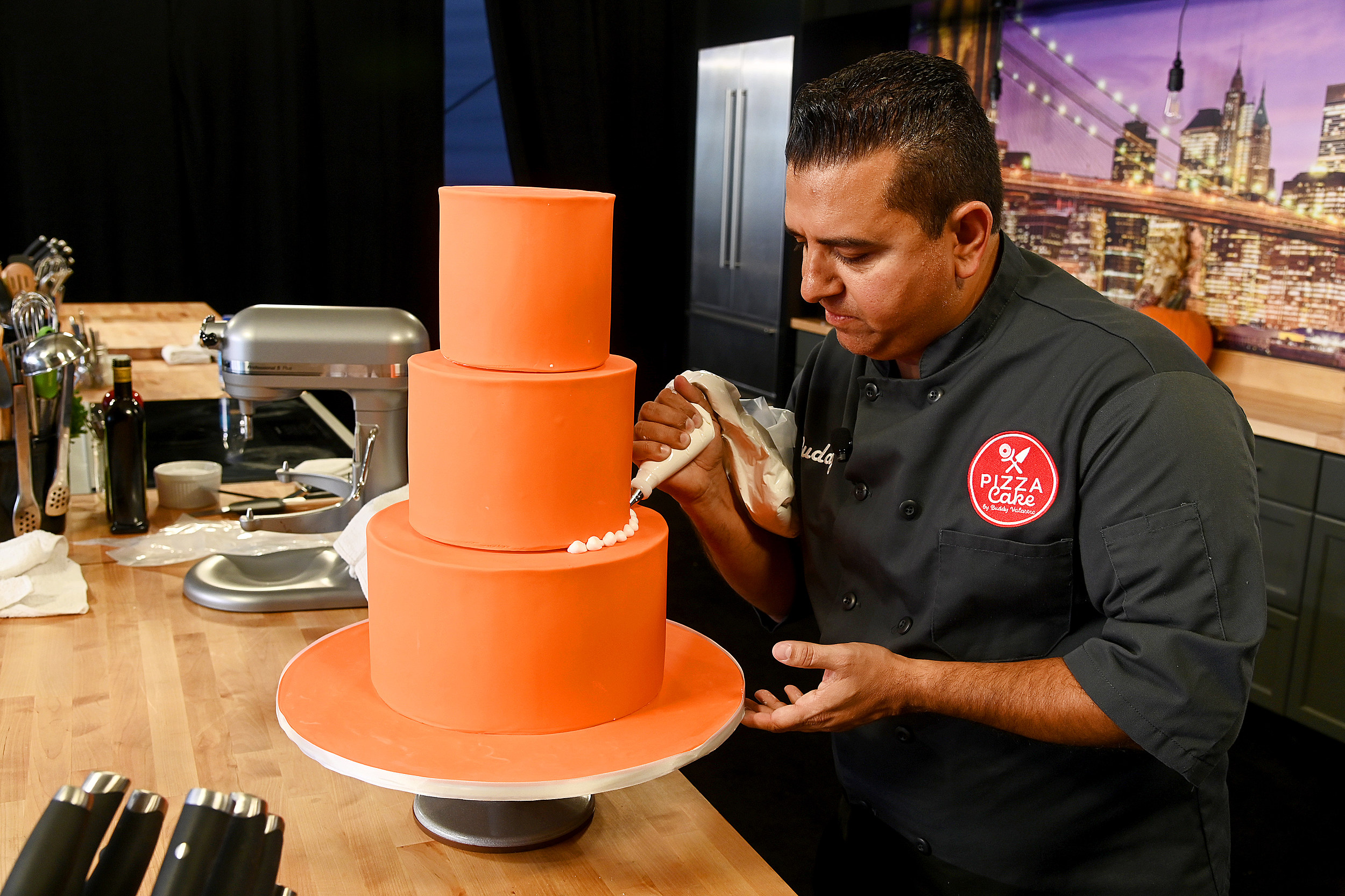 Buddy Valastro of 'Cake Boss' to sell his creations nationwide | Fox News