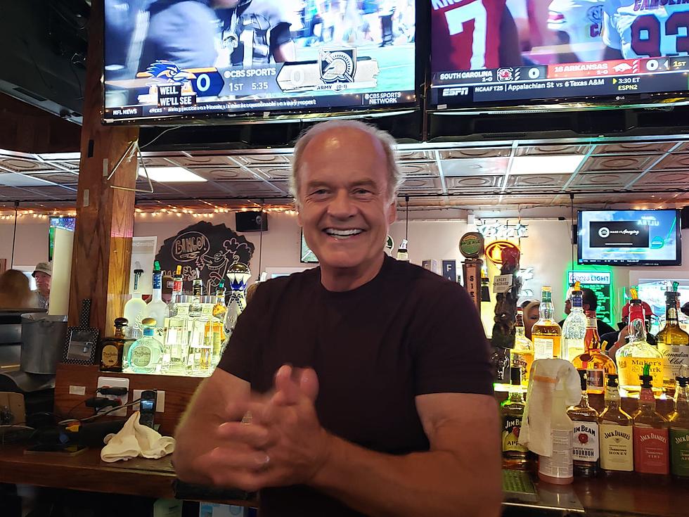 Actor Kelsey Grammer returns to popular NJ bar to serve beer