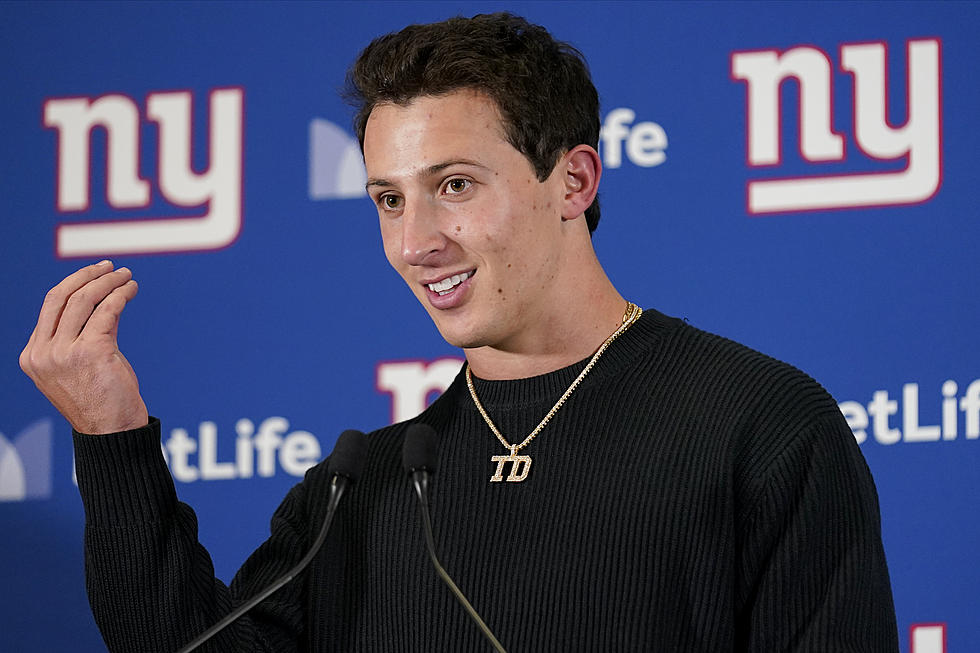 Giants QB Tommy DeVito signing autographs at this Wayne, NJ sub shop