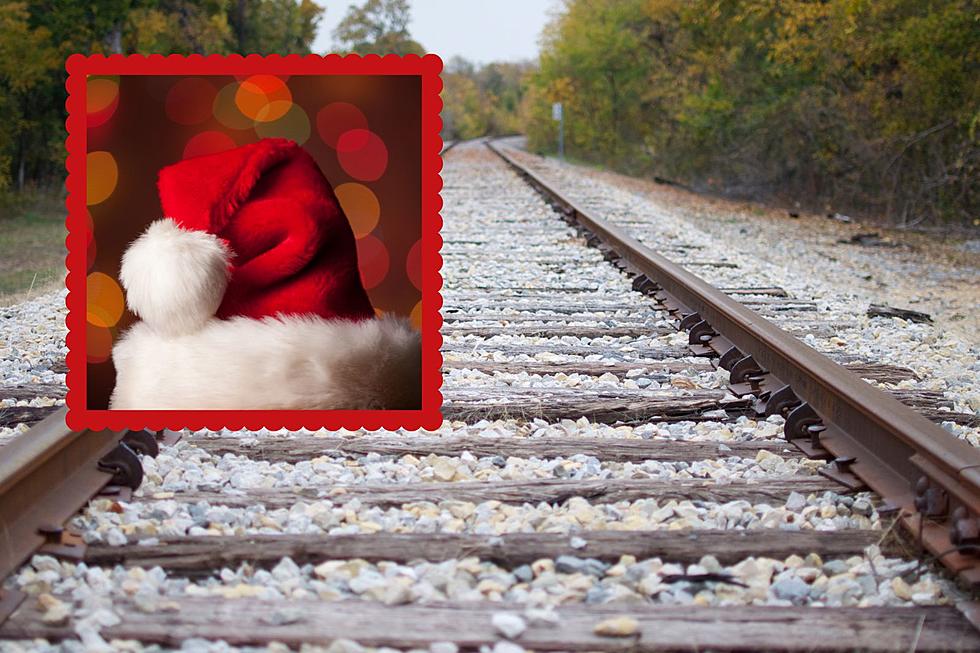 Super festive Pennsylvania winter holiday train rides, some with Santa!