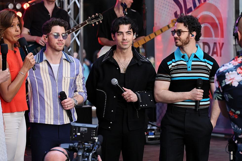 Huge NJ event: The Jonas Brothers and the Jersey Devils