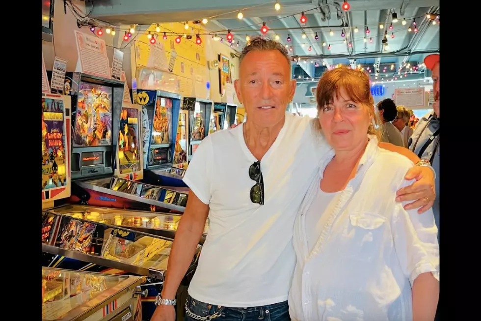 Bruce Springsteen spotted at beloved New Jersey pinball museum