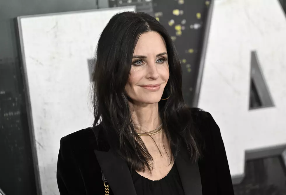 It’s been 40 years and Courtney Cox is still Dancing in the Dark