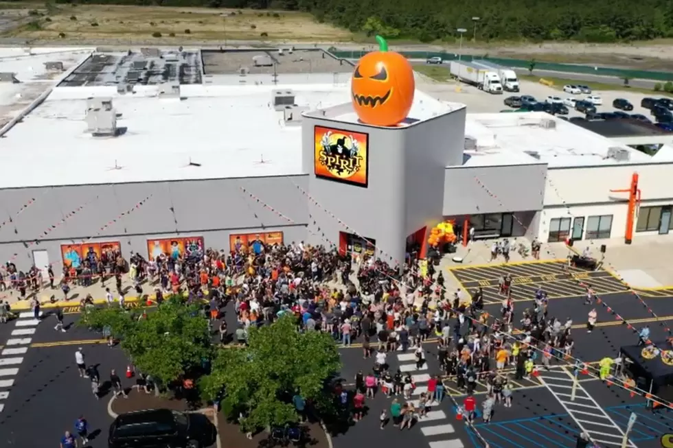 (Screen grab from the 2022 Spirit Halloween Flagship Grand Opening YouTube video from Spirit Halloween)