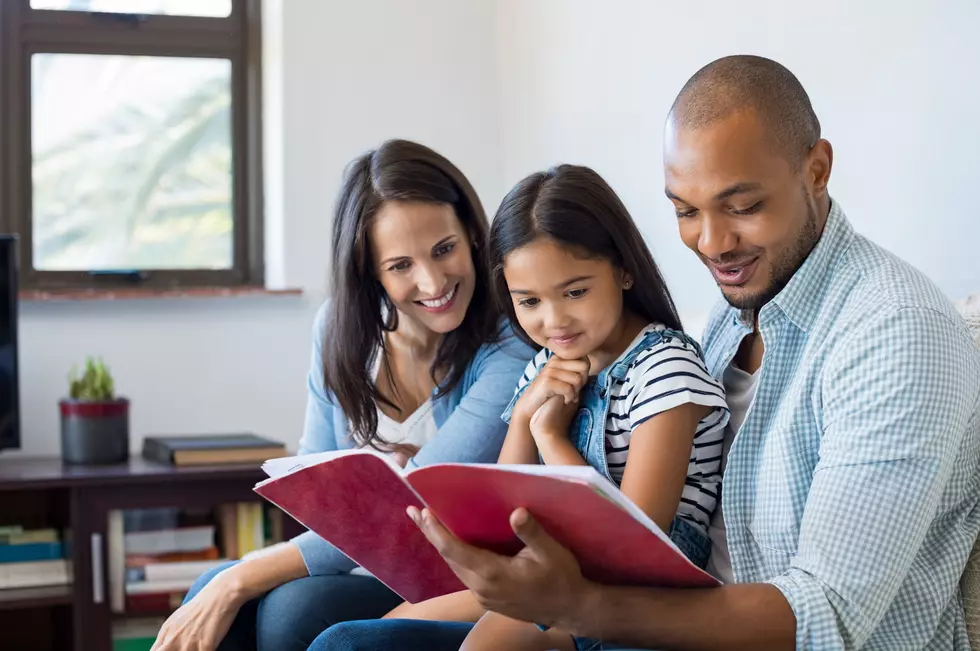 parents and kid reading together