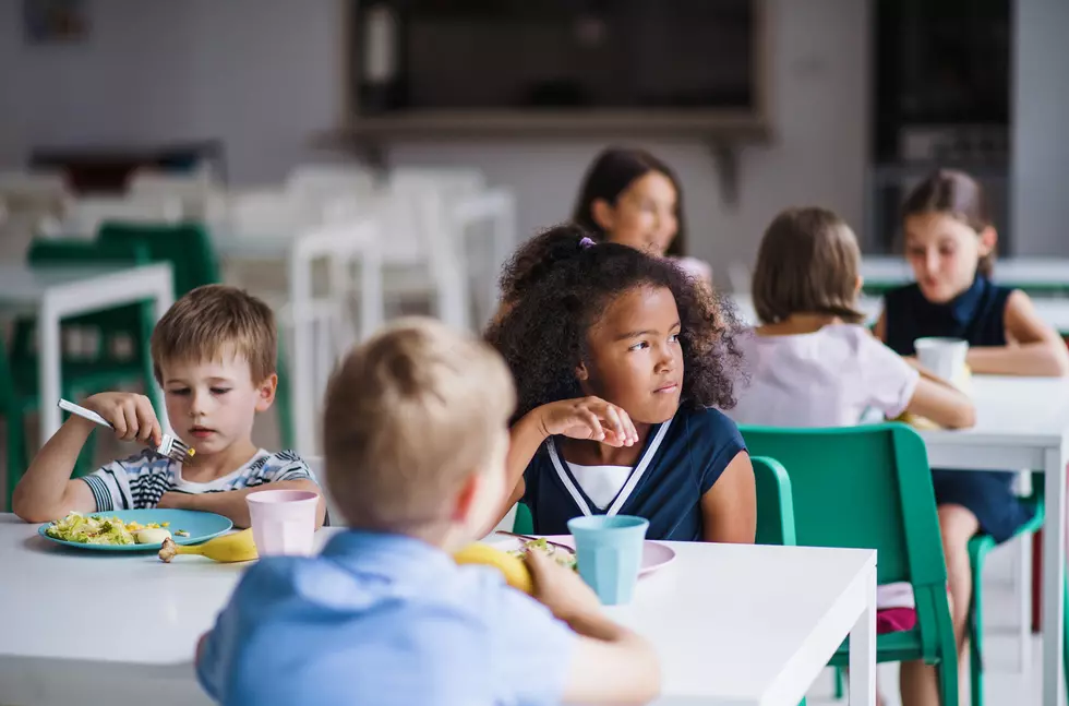 A group of kids eating