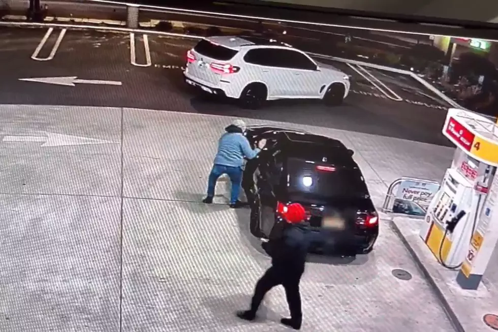 Driver confronts a man who jumped into the drivers seat of his car at a Shell station in Red Bank 1/10/25