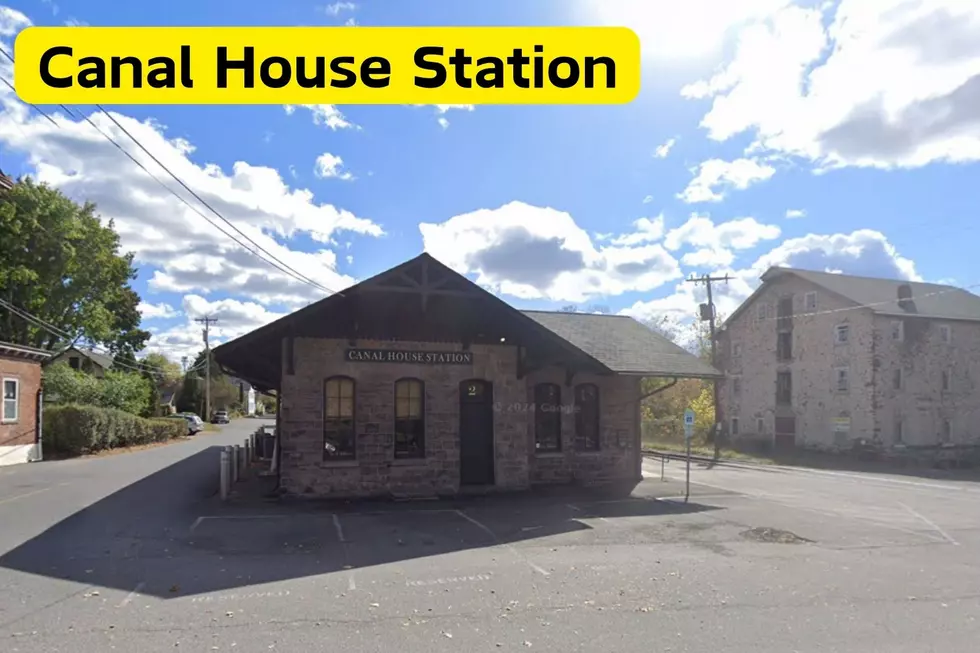 Canva / TSM Illustration / Canal House Station - Google Maps