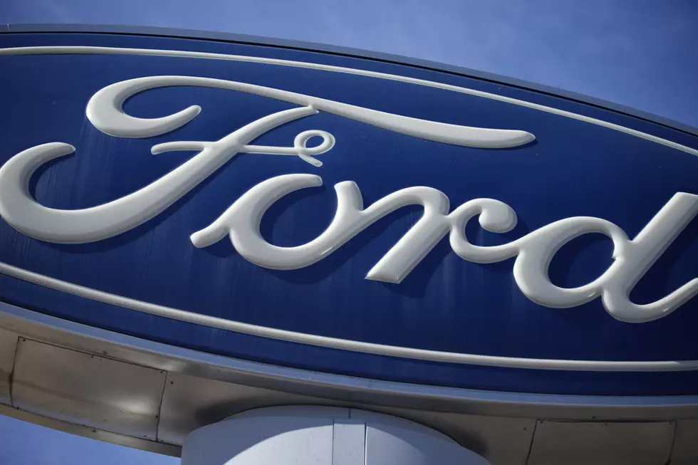 Earns Ford Motor