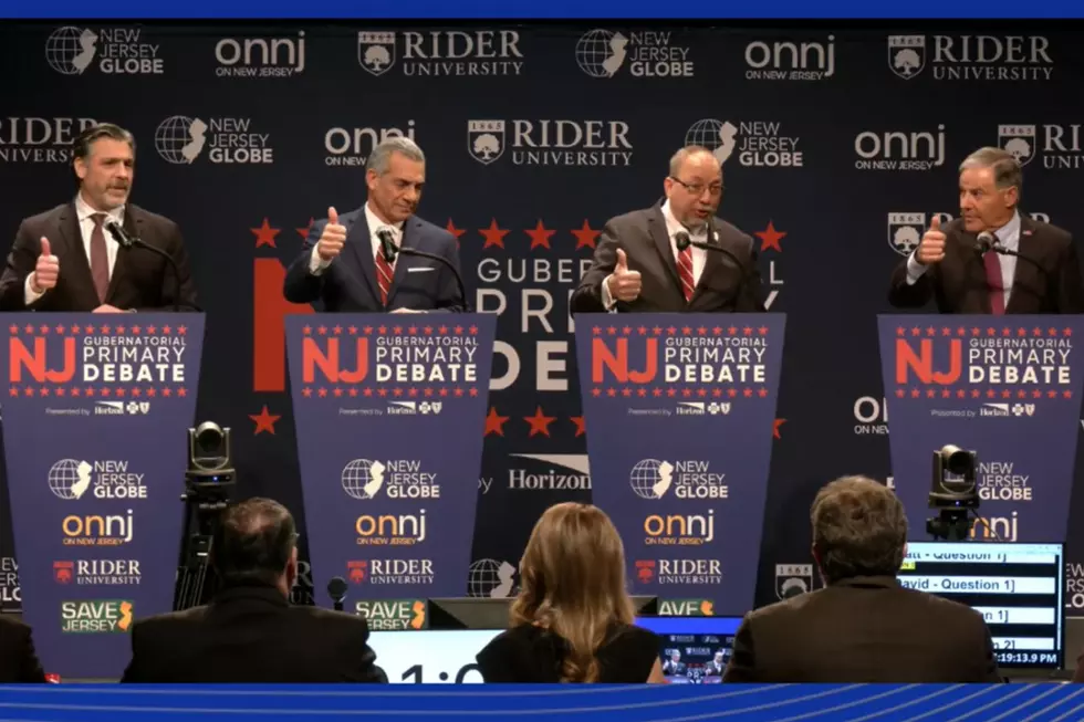 Thumbs up for no drivers licenses for unauthorized immigrants (New Jersey Globe via Youtube)