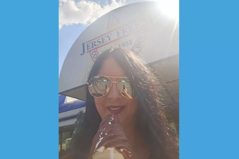 Jen Ursillo eating Bruce Springsteen's favorite ice cream order at Jersey Freeze in Freehold (Jen Ursillo)