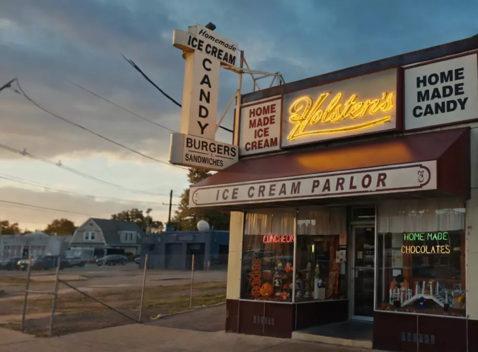 You need to sit in Tony Soprano’s booth at Holsten’s — before everyone else does