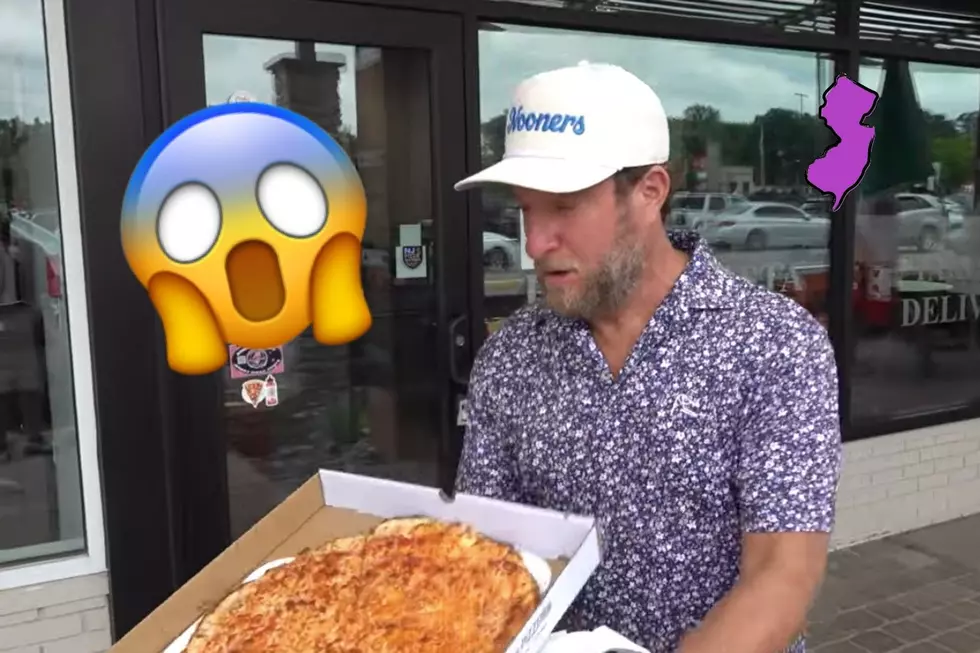 Dave Portnoy hilariously almost drops pizza pie during NJ review