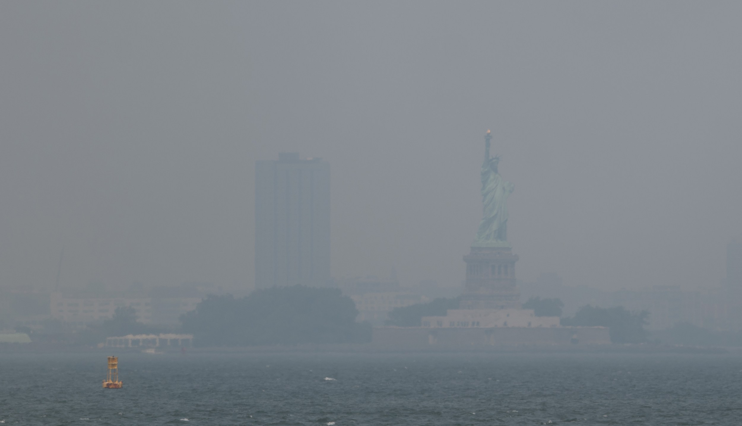 Wildfire smoke blankets NJ news image