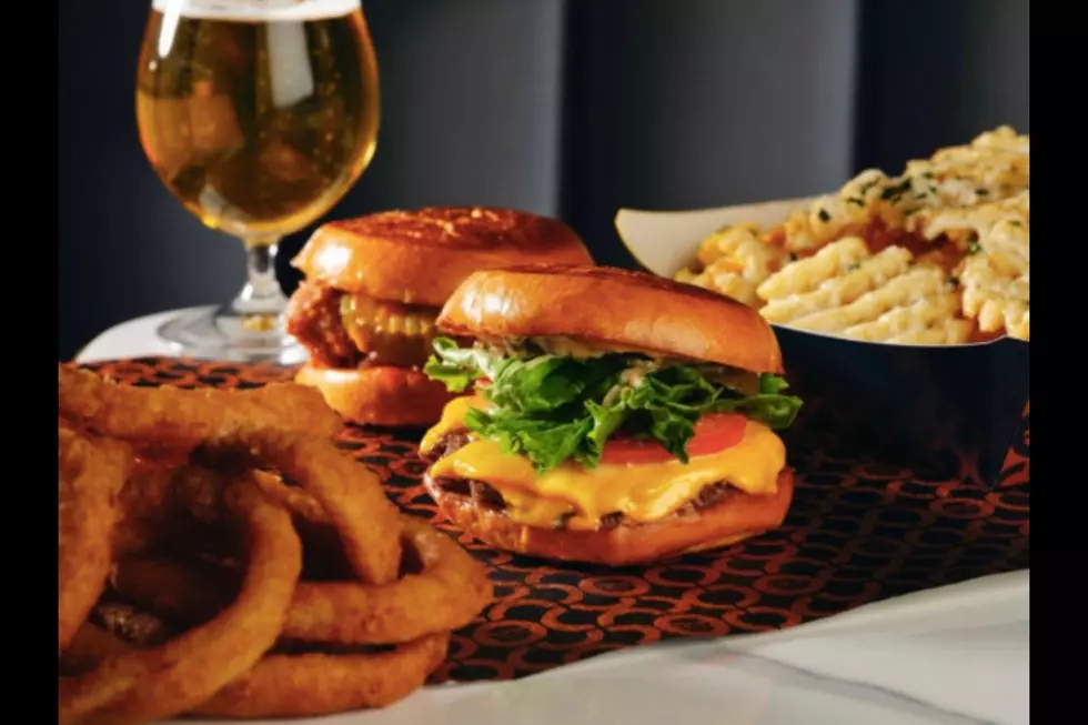 Celebrity chef Josh Capon brings Capon's Burgers to Paramus