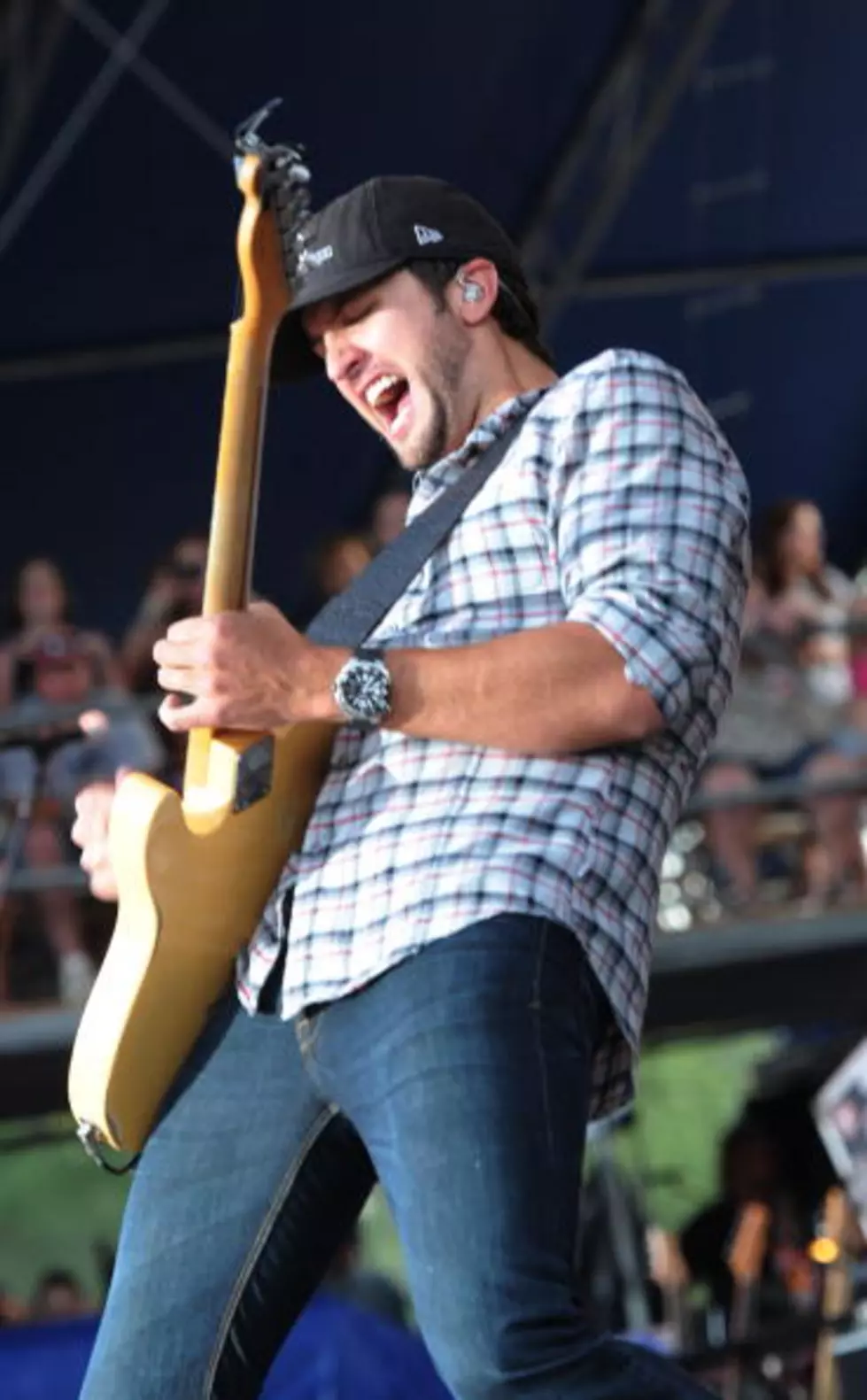 Luke Bryan Doesn’t Like To Wash His Clothes
