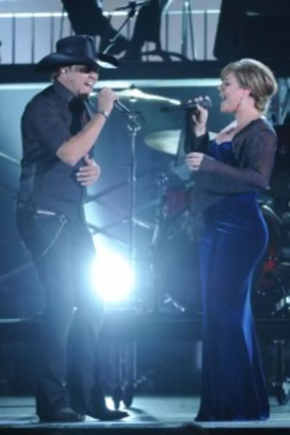 Jason Aldean and Kelly Clarkson on American Idol