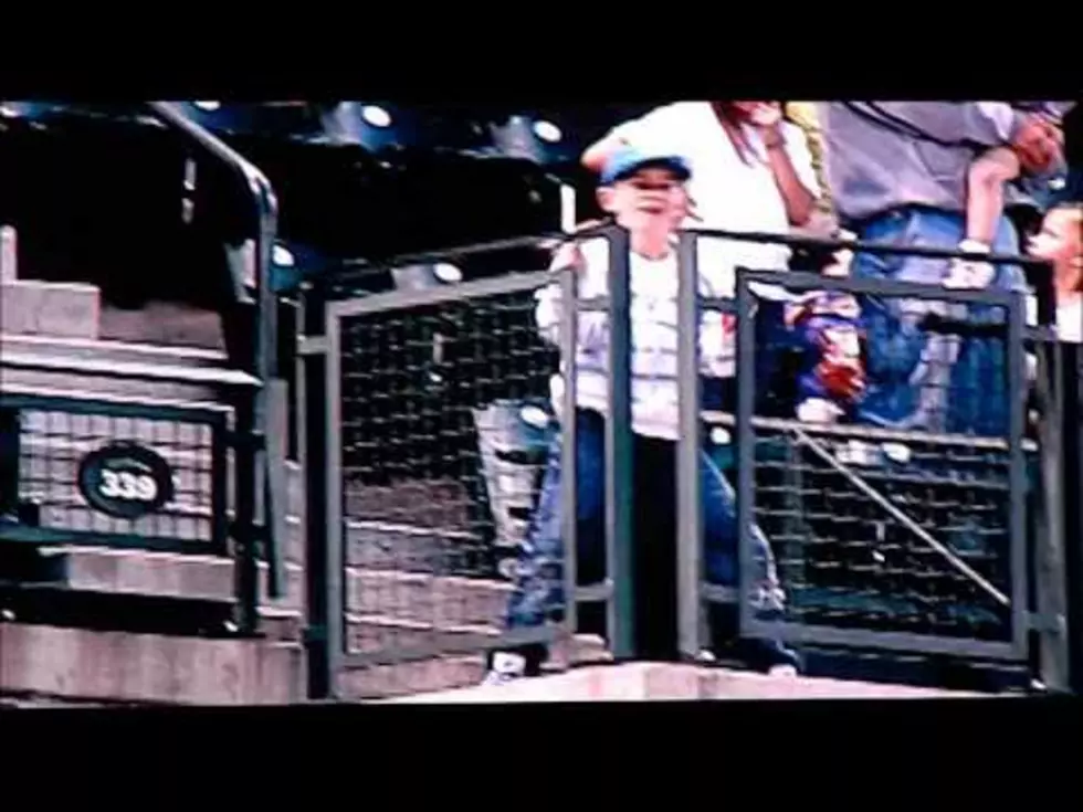 Kid Dances To &#8220;Thriller&#8221; at Ball Game [VIDEO]