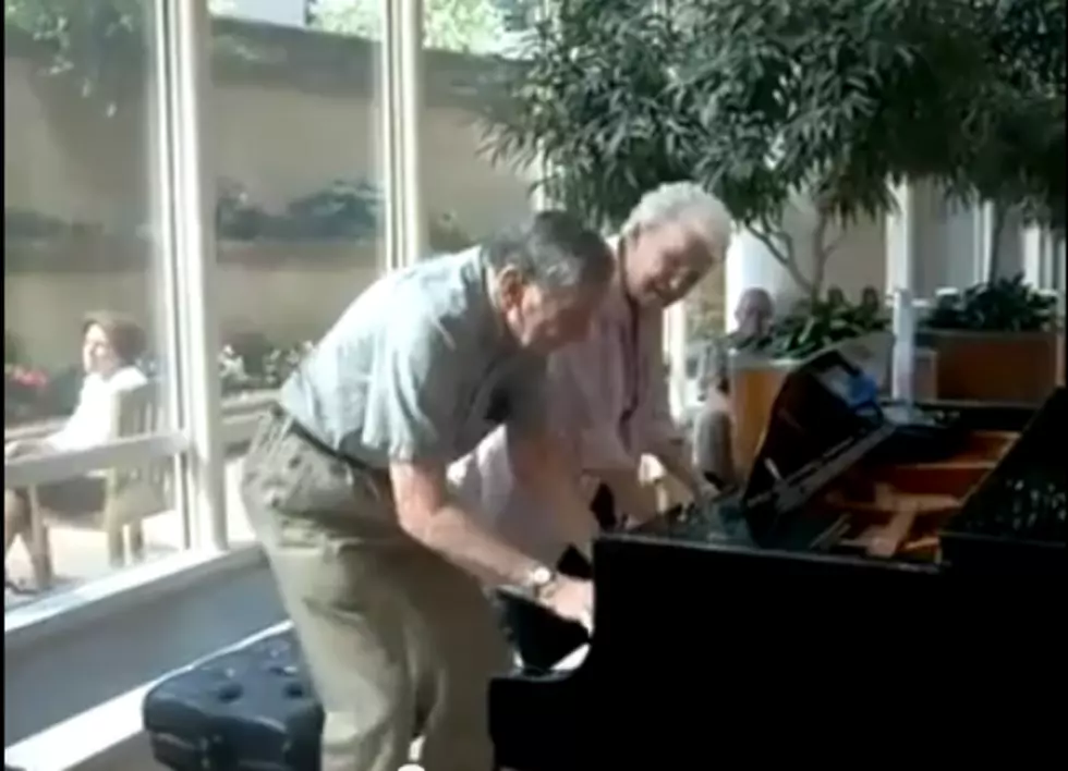 A Couple Married 62 Years Plays Piano Duet [VIDEO]