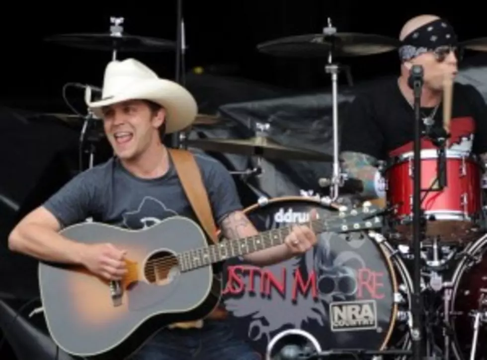 Justin Moore Names Baby #2, Shoots New Video With NASCAR&#8217;S Carl Edwards