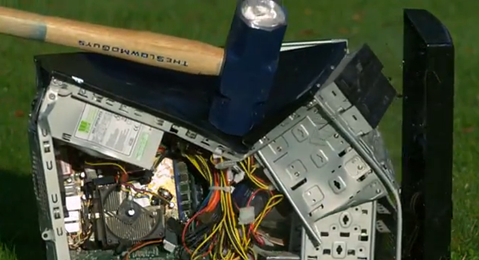 Smashing A PC With A Sledgehammer [VIDEO]