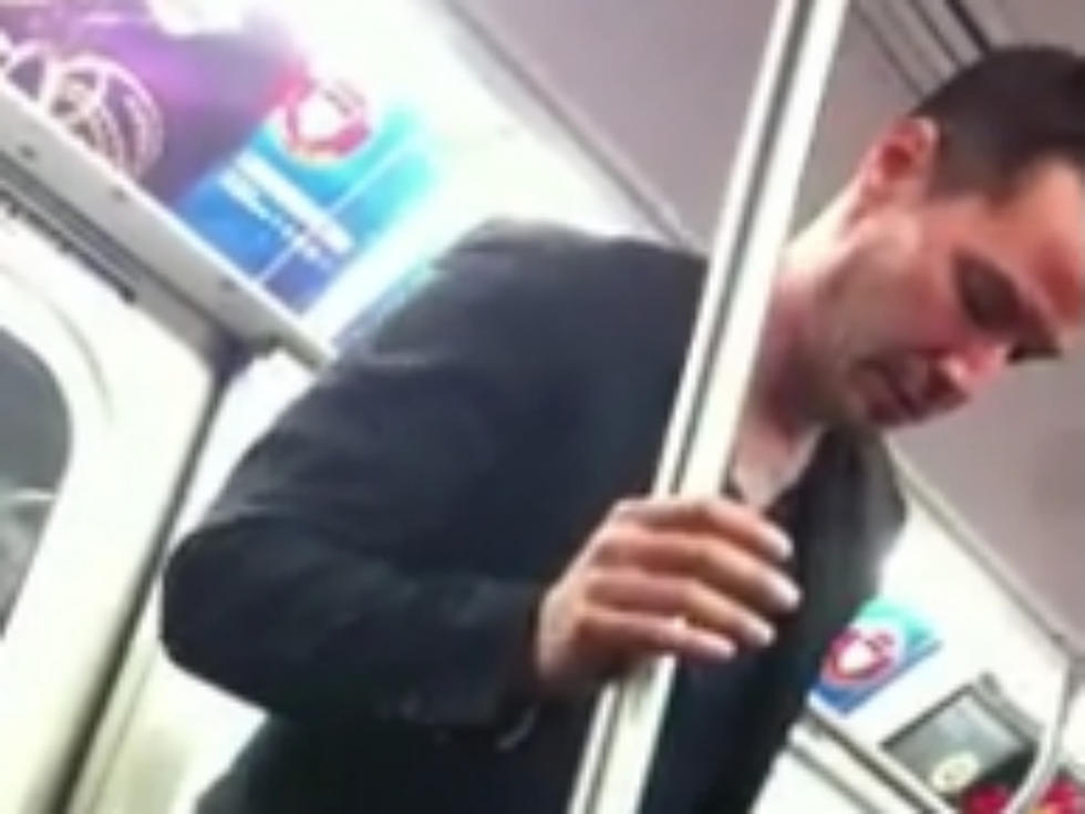 Keanu Reeves Gives Up Subway Seat For Woman [VIDEO]
