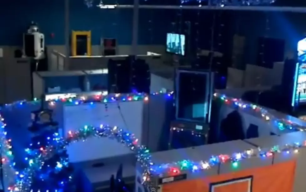 Cubicle Holiday Light Display [VIDEO]