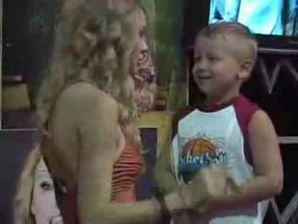 ‘Cute Kid’ of the Day Kisses Taylor Swift [VIDEO]