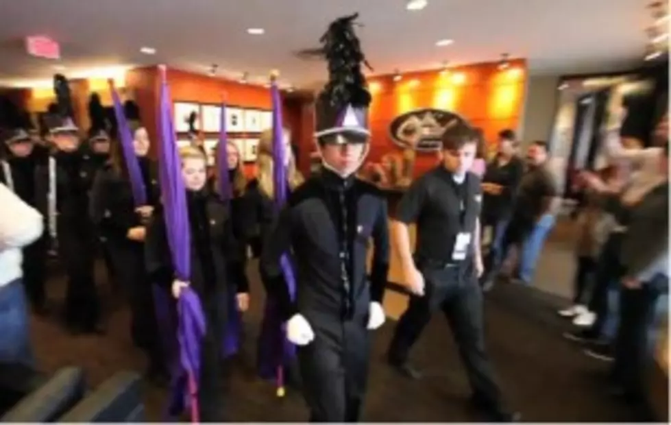 Keith Urban Thanks Record Label With Marching Band [VIDEO]