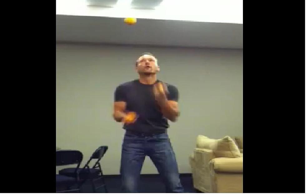 Tim McGraw Adds Juggling To His Resume [VIDEO]