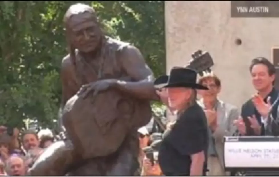 Wille Nelson Statue Unveiled in Austin, Texas [VIDEO]