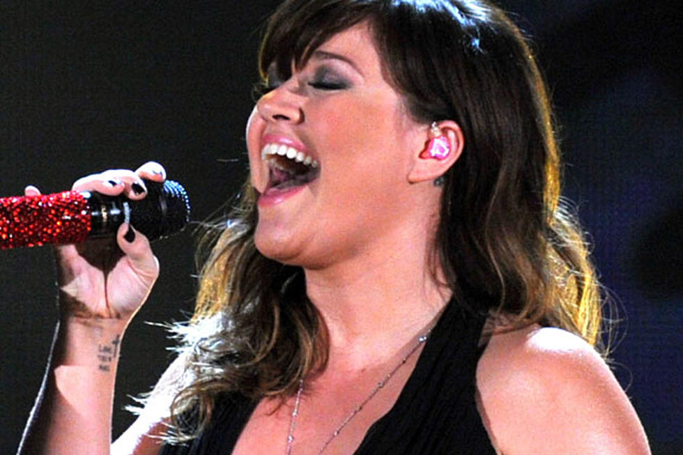 Kelly Clarkson Impresses Fans With Lee Ann Womack ‘I Hope You Dance’ Cover