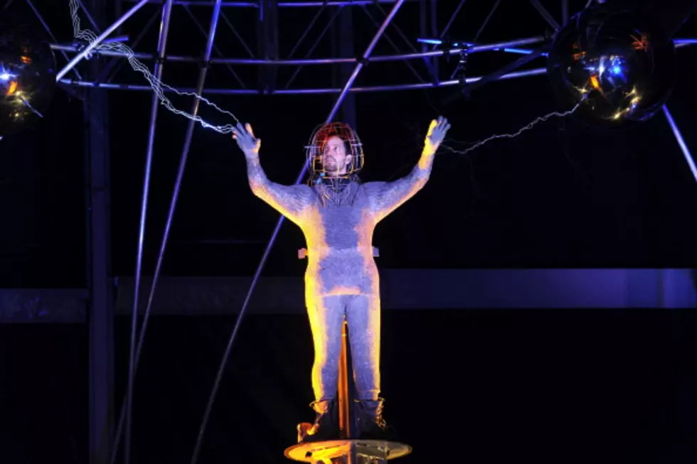 David Blaine Electrified With One Million Volts – Live Stream