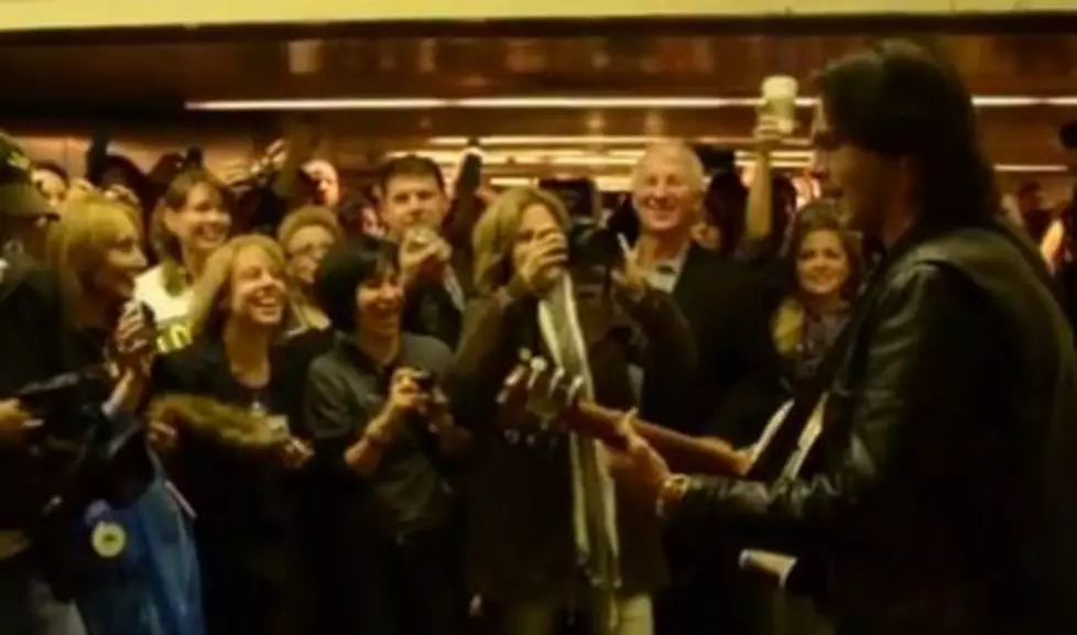 Rick Springfield Plays For New York Subway Passengers [VIDEO]