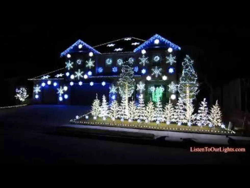 Gangnam Style Christmas Lights Display [VIDEO]